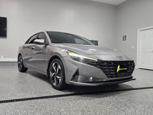 Used 2023 Hyundai Elantra Limited w/ Winter Weather Package FWD image 2