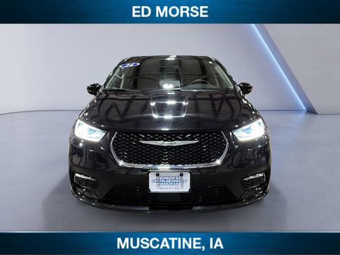 Used 2024 Chrysler Pacifica Touring-L image 8