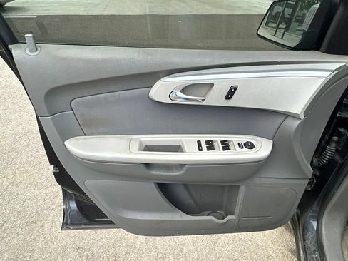 Used 2011 Chevrolet Traverse LS FWD image 15
