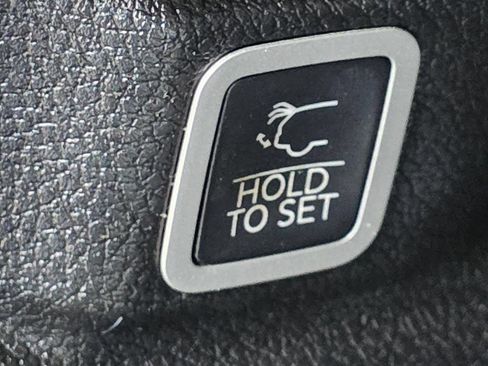 Used 2022 Jeep Grand Cherokee L Limited RWD image 13