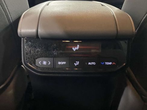 Used 2023 Toyota Highlander LE image 25