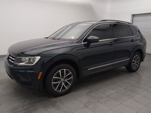 Used 2018 Volkswagen Tiguan SE image 2