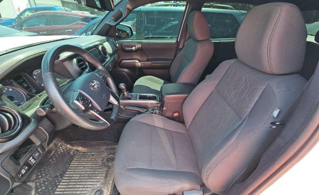 Used 2019 Toyota Tacoma TRD Sport AWD/4WD image 5