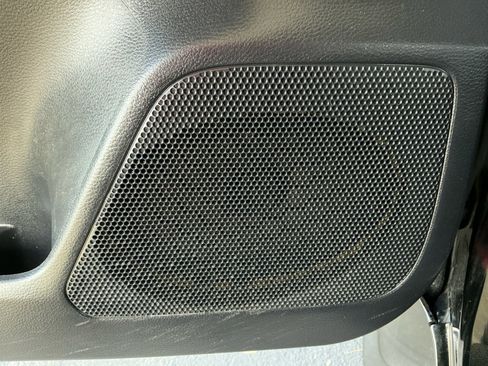 Used 2020 Toyota Tacoma TRD Sport w/ Technology Package image 27