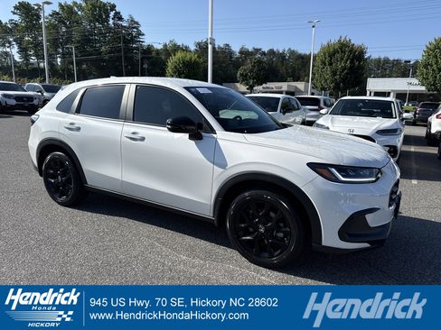 Used 2025 Honda HR-V Sport image 1