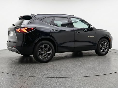 Used 2025 Chevrolet Blazer LT FWD image 9
