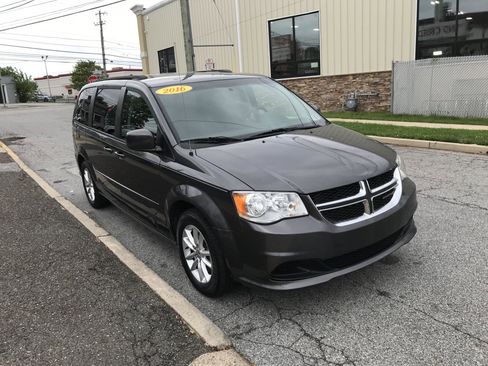 Used 2016 Dodge Grand Caravan SXT FWD image 4