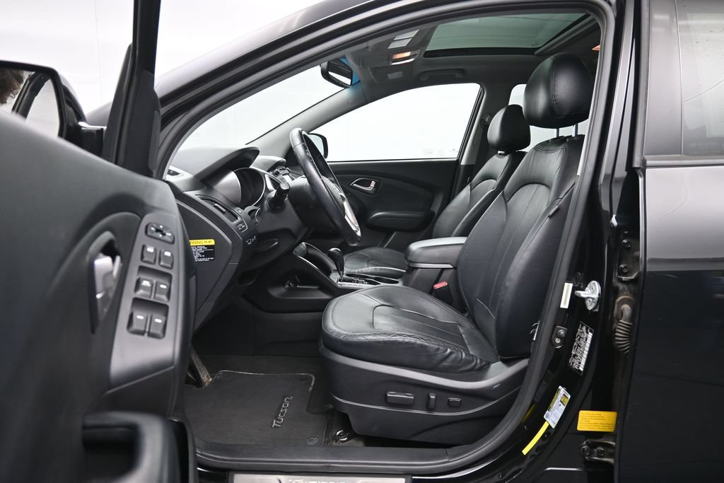Used 2012 Hyundai Tucson Limited w/ Premium Pkg AWD/4WD image 18