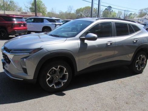 Certified 2026 Chevrolet Trax LT image 4