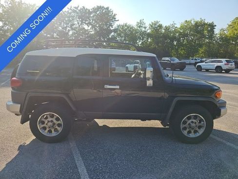 Used 2013 Toyota FJ Cruiser 4WD w/ Upgrade Pkg image 2