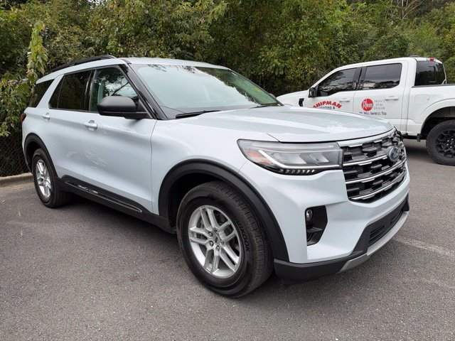 Used 2025 Ford Explorer Active w/ Active Comfort Package RWD image 6