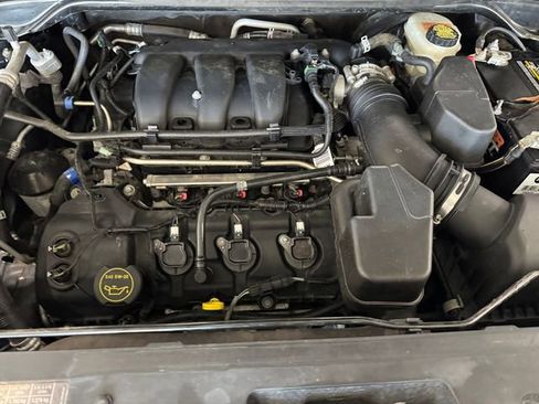 Used 2018 Ford Explorer XLT w/ Equipment Group 202A AWD/4WD image 6