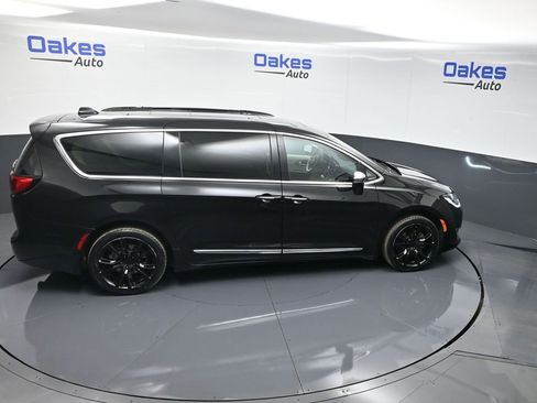 Used 2018 Chrysler Pacifica Limited w/ Advanced Safetytec Group image 55