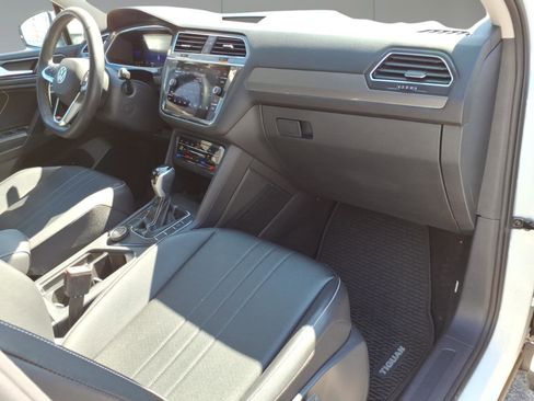 Used 2022 Volkswagen Tiguan SE image 8