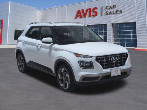 Used 2025 Hyundai Venue SEL FWD image 3
