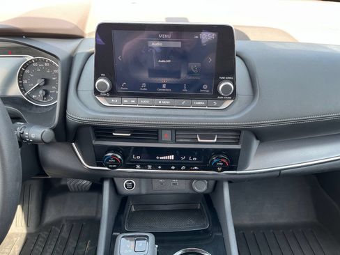 Used 2023 Nissan Rogue SV FWD image 10