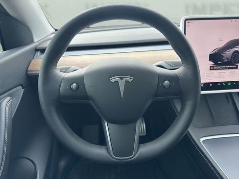 Used 2022 Tesla Model Y Performance image 15