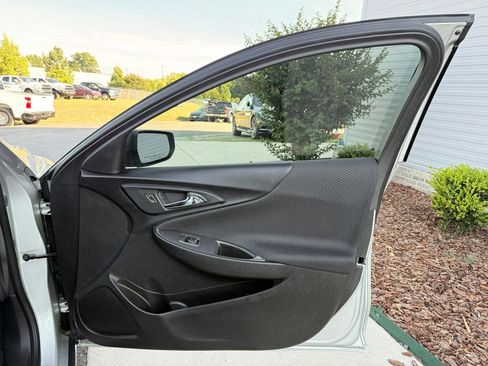 Used 2019 Chevrolet Malibu LS FWD image 21