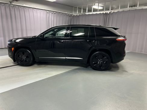 Used 2024 Jeep Wagoneer Launch Edition image 4