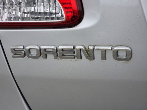 Used 2013 Kia Sorento LX image 11