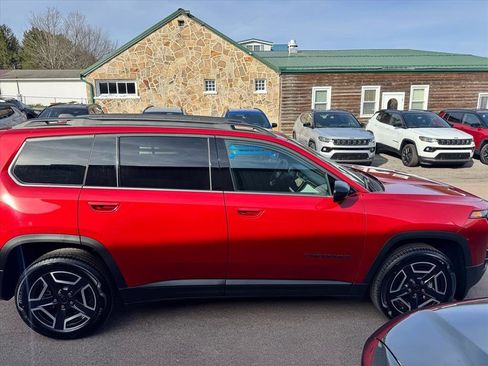 Used 2026 Jeep Cherokee Laredo image 4