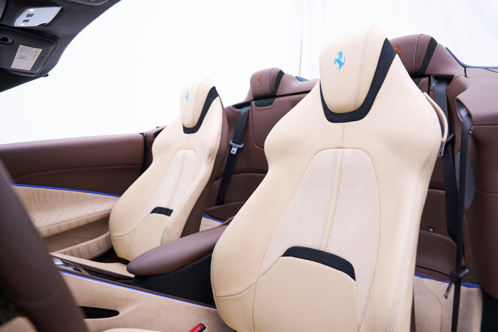 Used 2025 Ferrari Roma Spider RWD image 59