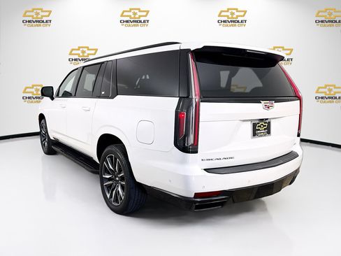 Used 2022 Cadillac Escalade ESV Sport RWD image 6