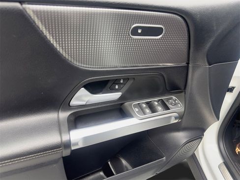 Used 2022 Mercedes-Benz GLB 250 w/ Premium Package Lite image 30