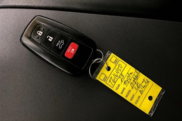 Used 2023 Toyota Highlander LE AWD/4WD image 11