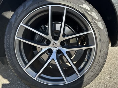 Used 2024 Porsche Macan image 13