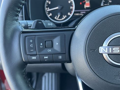 Certified 2024 Nissan Pathfinder SL image 10