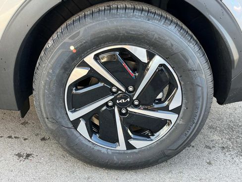 New 2025 Kia Sportage LX image 11