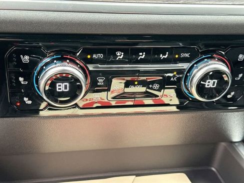 New 2026 GMC Sierra 1500 SLT w/ SLT Convenience Package image 19