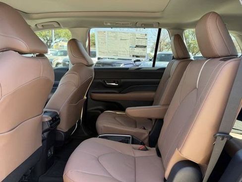 New 2026 Toyota Grand Highlander Platinum image 28