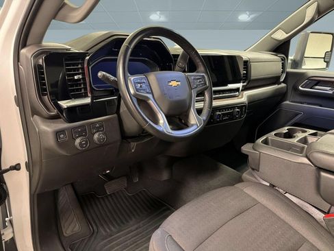 Used 2025 Chevrolet Silverado 2500 LT w/ Convenience Package AWD/4WD image 3