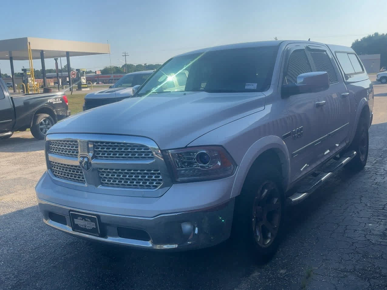 Used 2016 RAM 1500 Laramie w/ Convenience Group AWD/4WD image 7