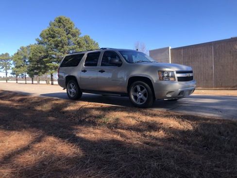 Used 2007 Chevrolet Suburban LS image 9