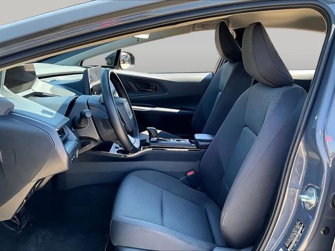 Used 2025 Toyota Prius LE FWD image 8