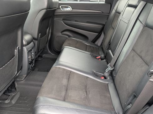 Used 2019 Jeep Grand Cherokee Altitude AWD/4WD image 14