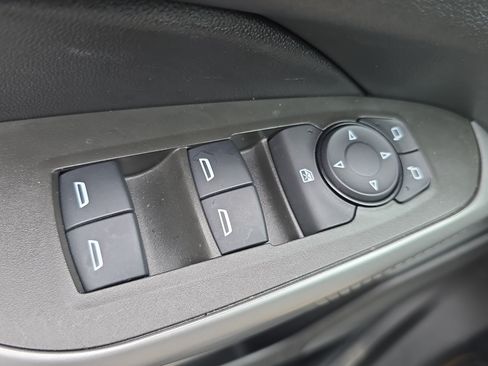 Used 2024 Chevrolet Trax LS FWD image 27