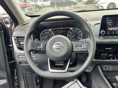 Used 2021 Nissan Rogue SV image 16