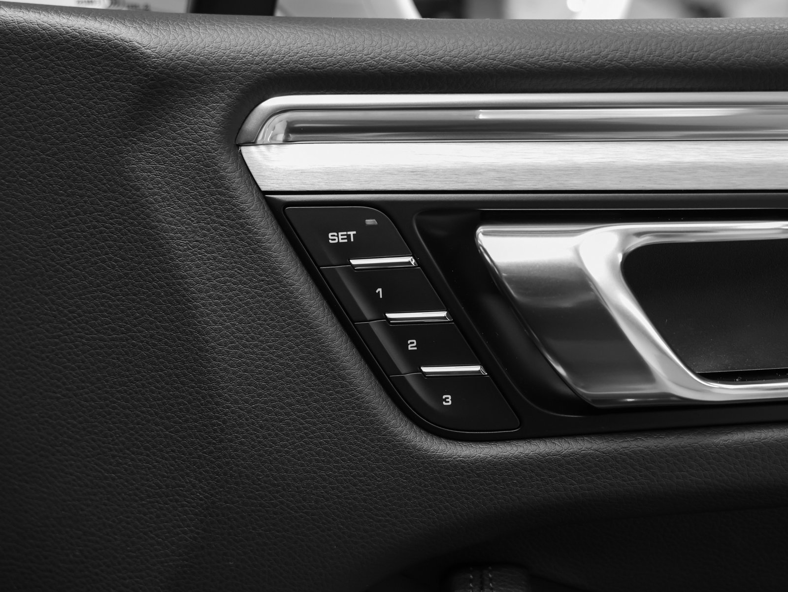 Certified 2026 Porsche Macan AWD/4WD image 22