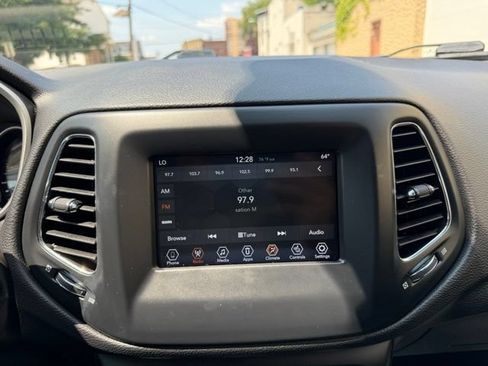 Used 2020 Jeep Compass Latitude AWD/4WD image 29
