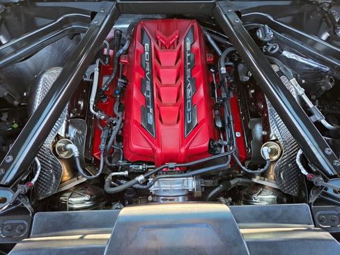 Used 2021 Chevrolet Corvette Stingray Premium Cpe w/ Z51 Performance Package RWD image 17