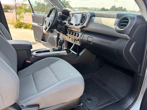 Used 2022 Toyota Tacoma SR5 AWD/4WD image 30