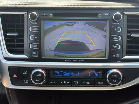 Used 2016 Toyota Highlander Limited FWD image 21