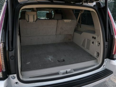 Used 2020 Cadillac Escalade ESV Luxury image 48