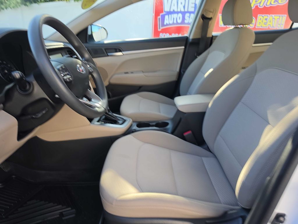 Used 2019 Hyundai Elantra SE FWD image 14
