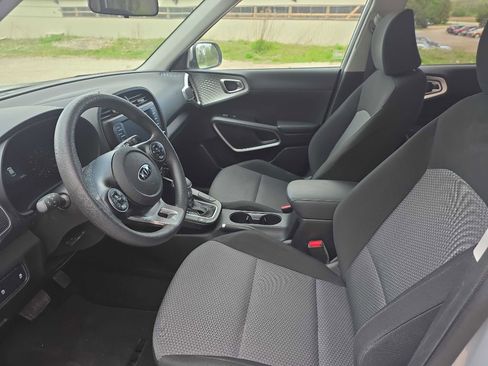 Used 2021 Kia Soul LX FWD image 12