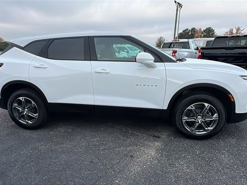 New 2026 Chevrolet Blazer LT image 4